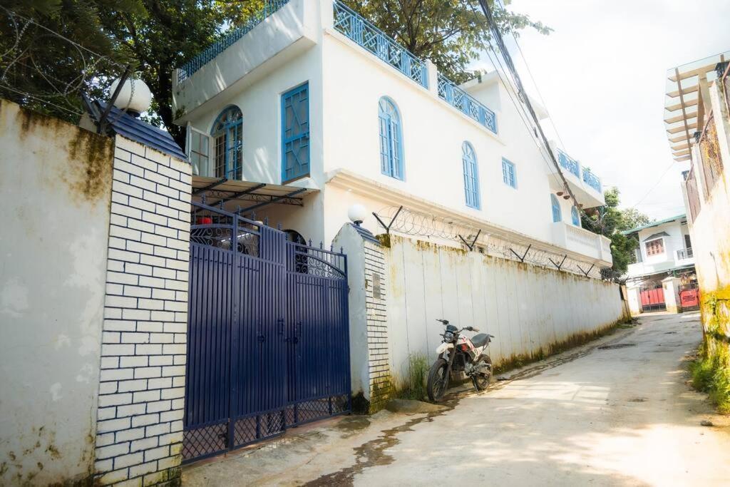 Blue Door Villa By Homeyhuts Rājpur Exteriör bild